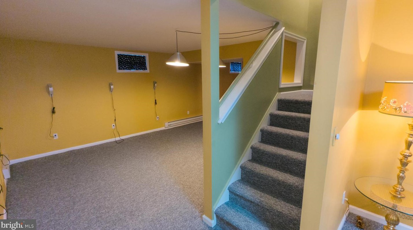 7 Bolton Cir, Upper Makefield PA  18940-1866 exterior