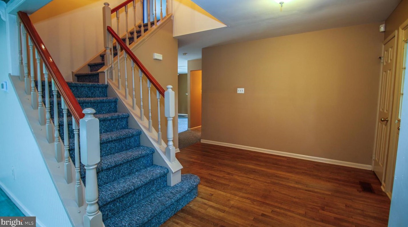 7 Bolton Cir, Upper Makefield PA  18940-1866 exterior