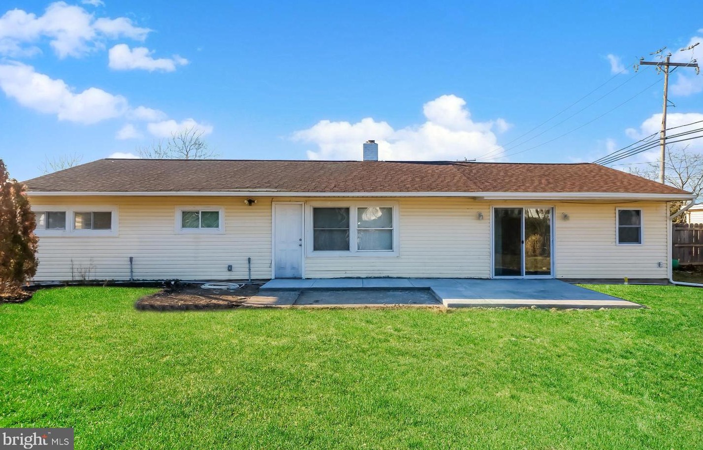 252 Blue Ridge Dr, Levittown, PA 19057