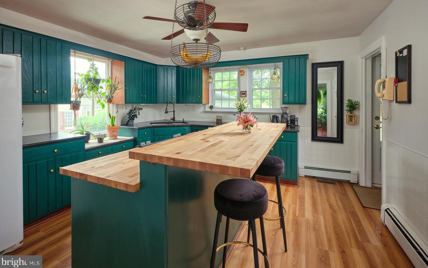 655 Linton Hill Rd, Upper Makefield PA  18940-1205 exterior