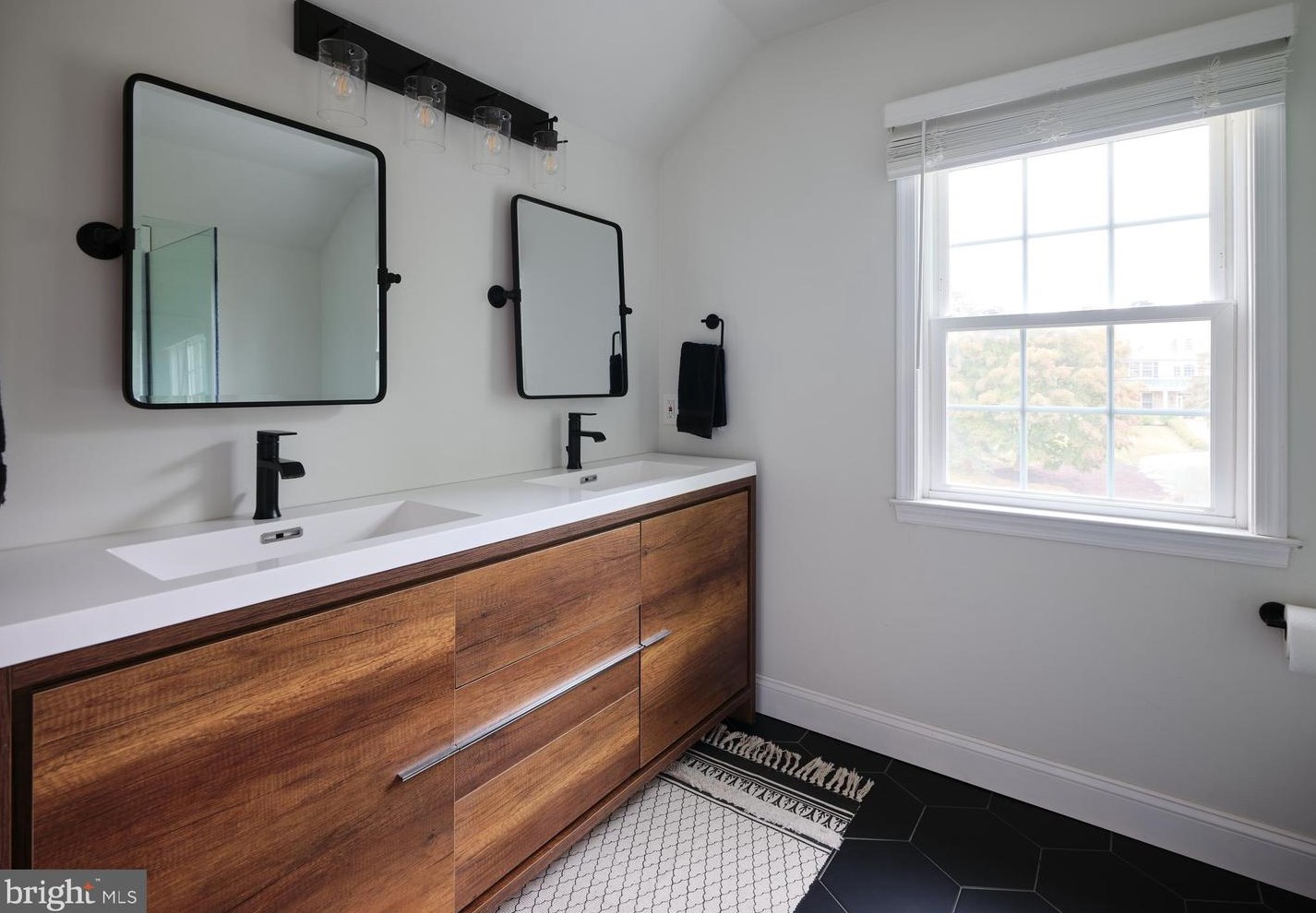 655 Linton Hill Rd, Upper Makefield PA  18940-1205 exterior