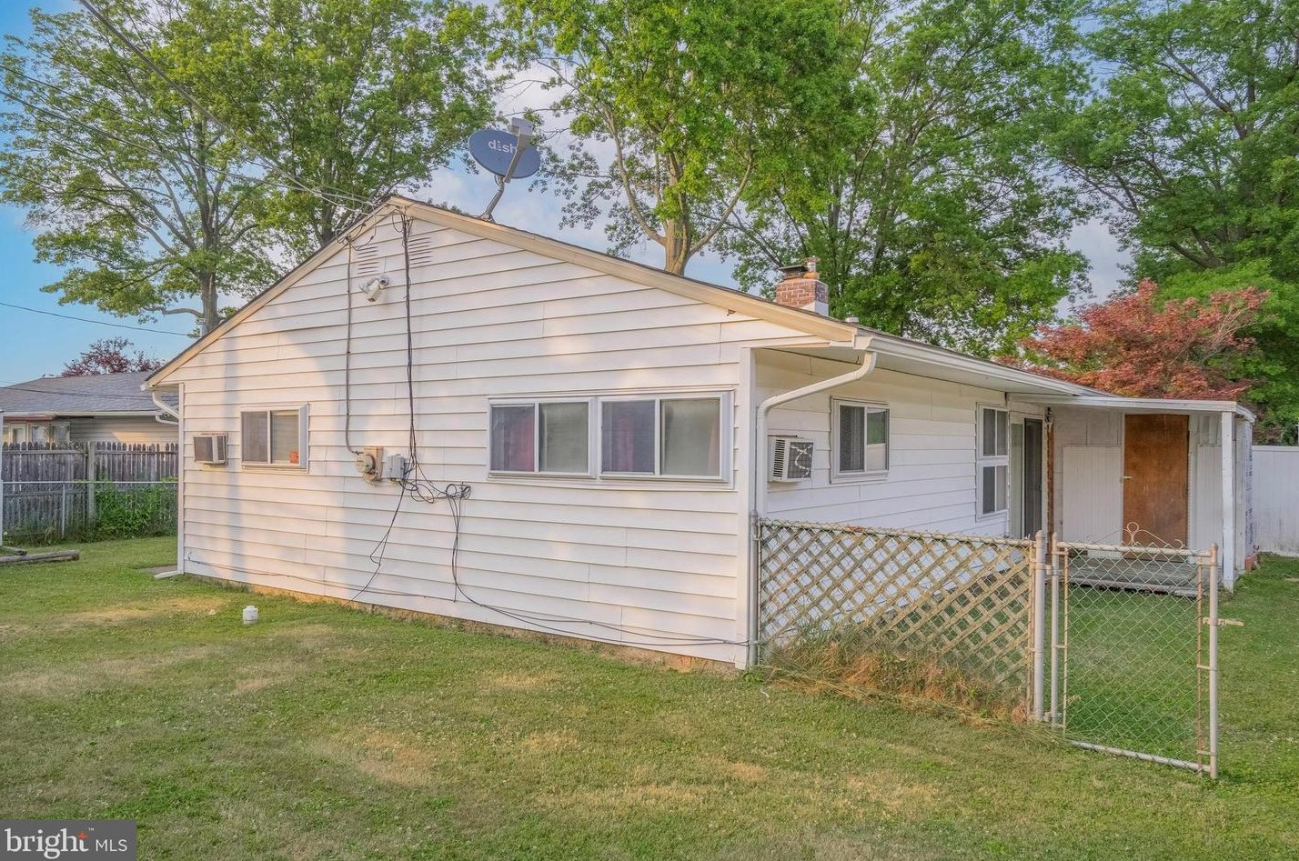 127 Gable Hill Rd, Levittown, PA 19057