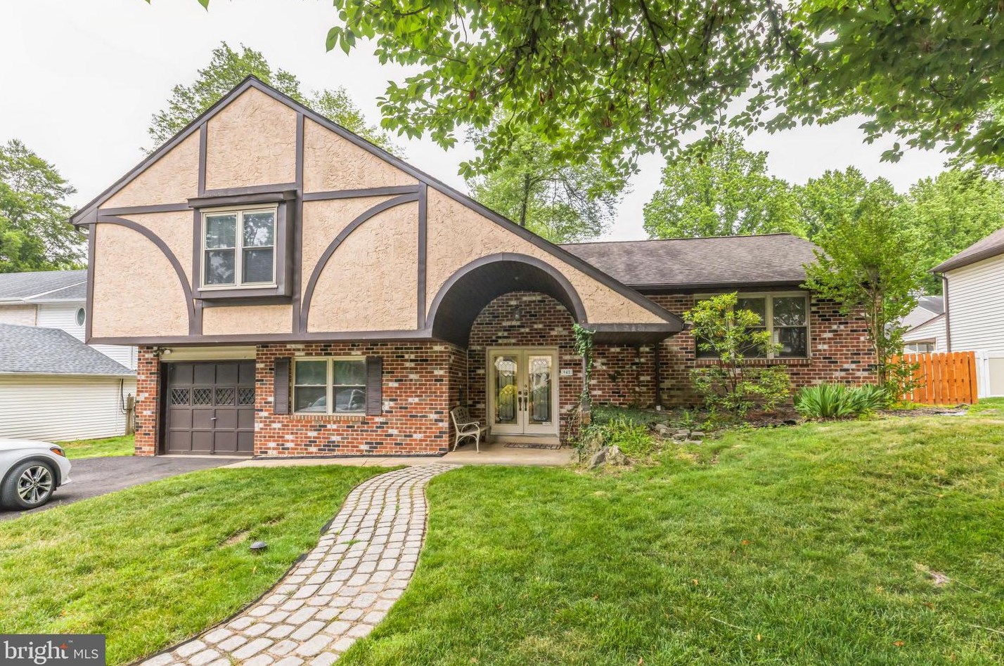 942 Edgewood Ln, Langhorne, PA 19053-1969
