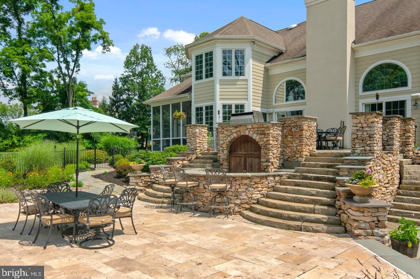 19 Larkspur Ln, Upper Makefield PA 18940-2620 exterior