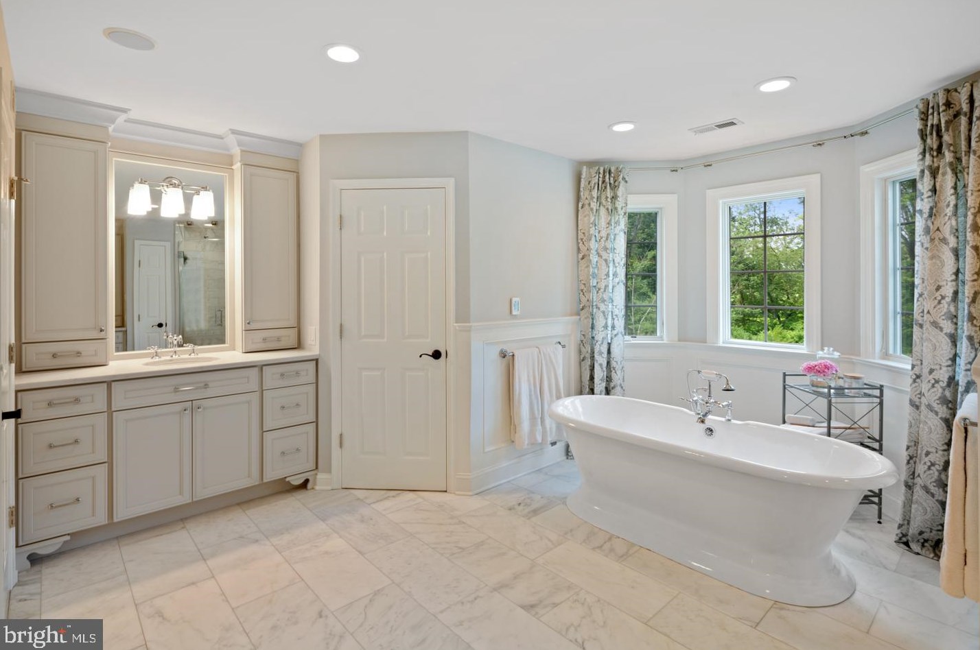 19 Larkspur Ln, Upper Makefield PA 18940-2620 exterior