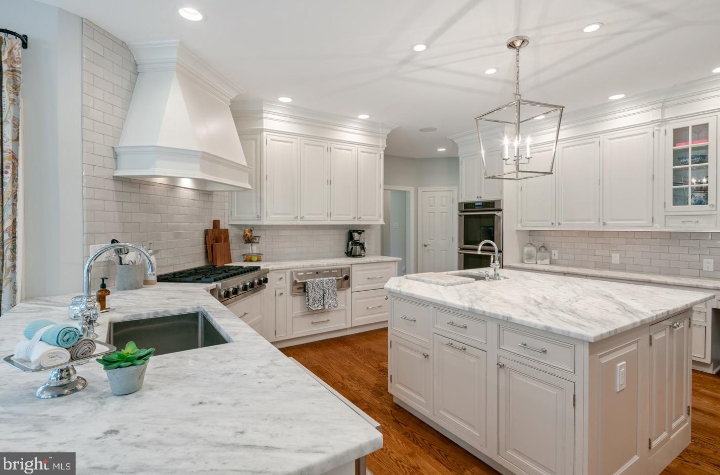 19 Larkspur Ln, Upper Makefield PA 18940-2620 exterior