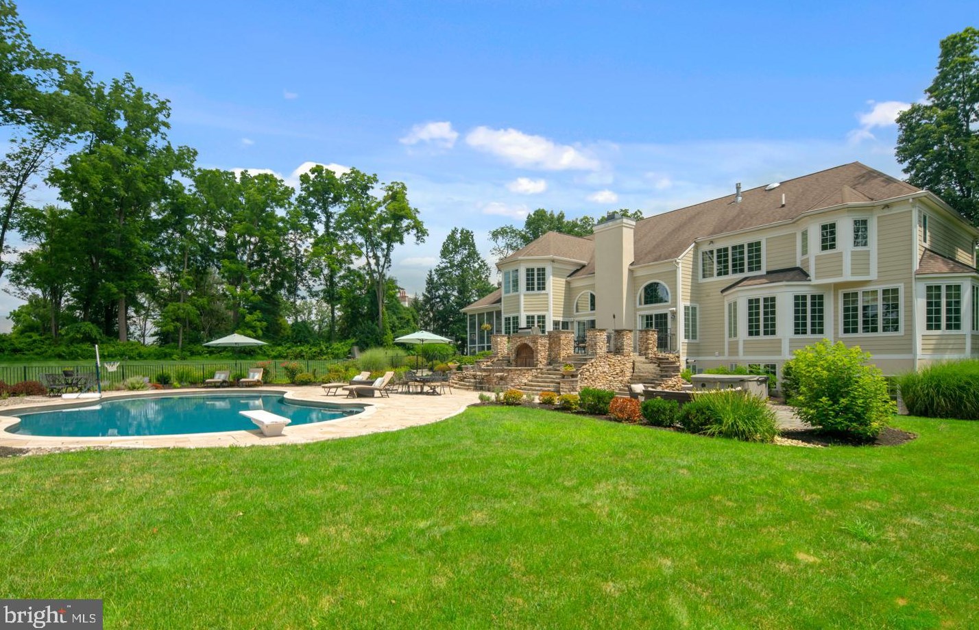 19 Larkspur Ln, Upper Makefield PA 18940-2620 exterior