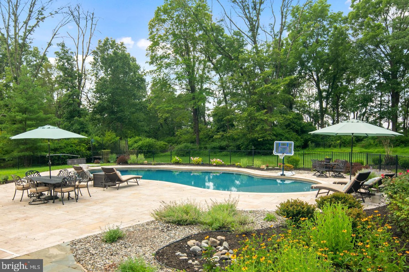 19 Larkspur Ln, Upper Makefield PA 18940-2620 exterior