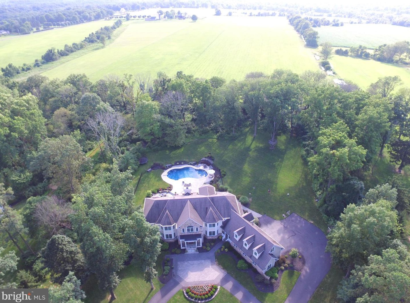 19 Larkspur Ln, Upper Makefield PA 18940-2620 exterior