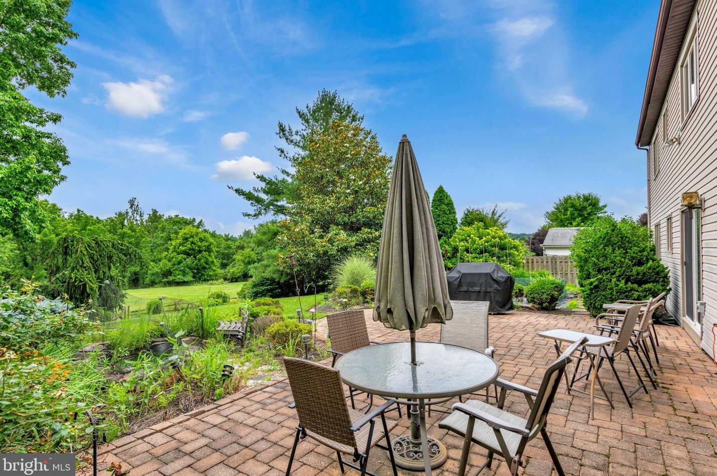 147 Pennswood Dr, Upper Makefield PA  18940-1114 exterior