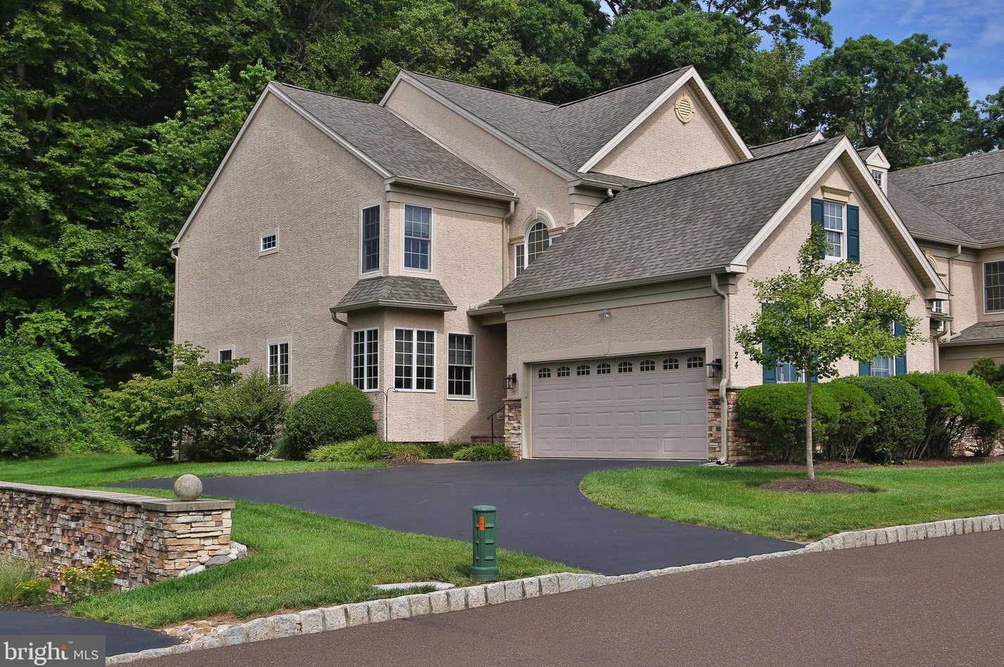24 Morgan Hill Dr, Gardenville, PA