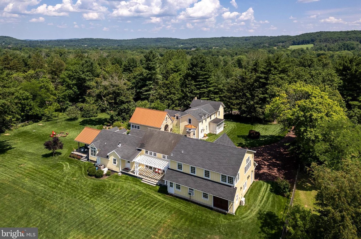 2969 Windy Bush Rd, Upper Makefield PA 18940-3119 exterior