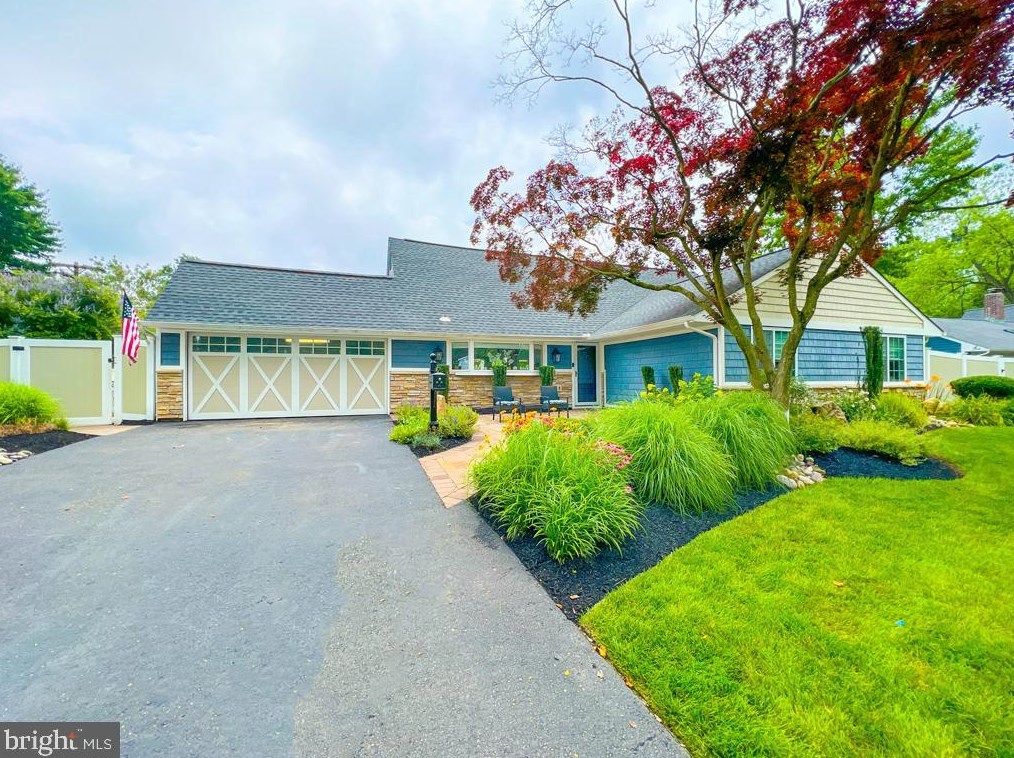 38 Spring Valley Rd, Levittown, PA 19056-1715