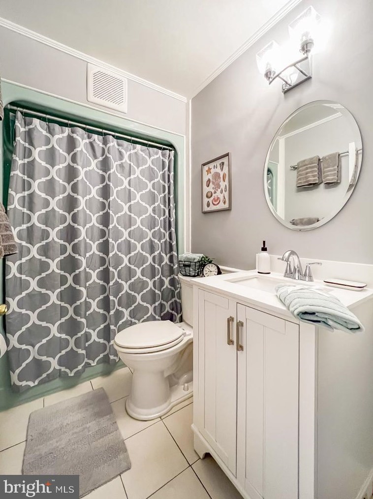 41 Sugarplum Rd, Levittown PA 19056-2220 exterior