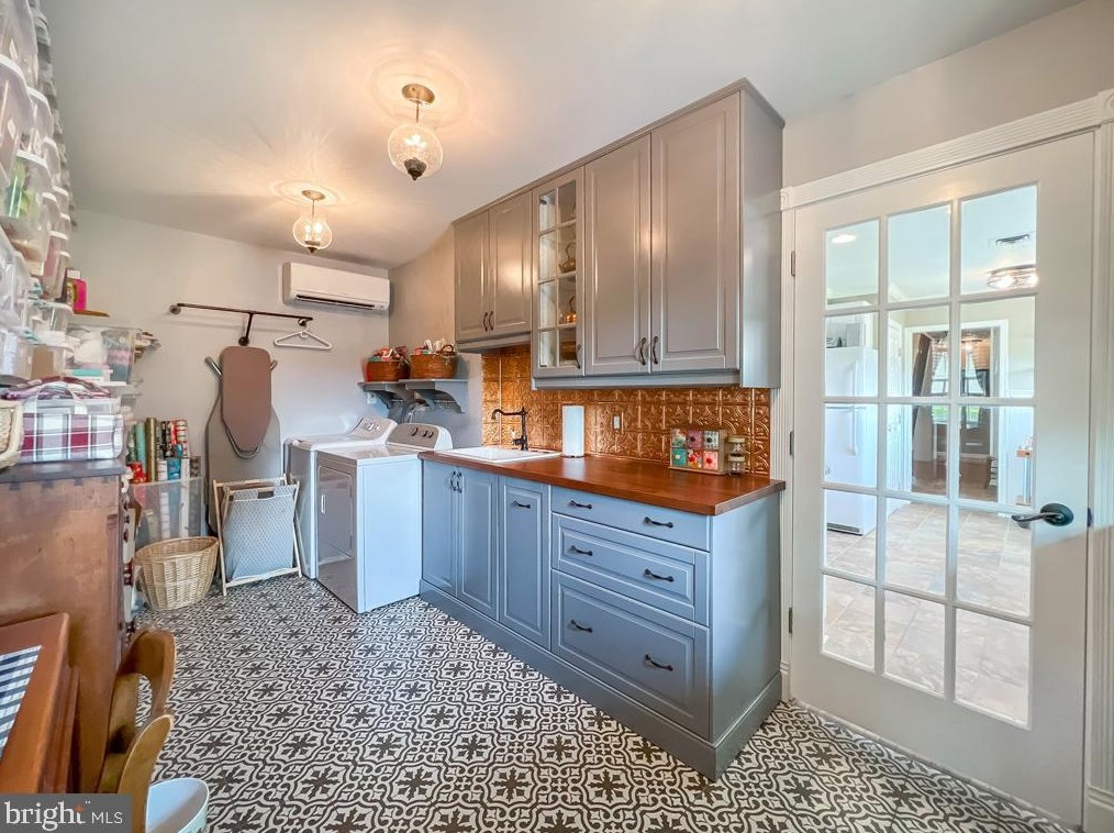 41 Sugarplum Rd, Levittown PA 19056-2220 exterior