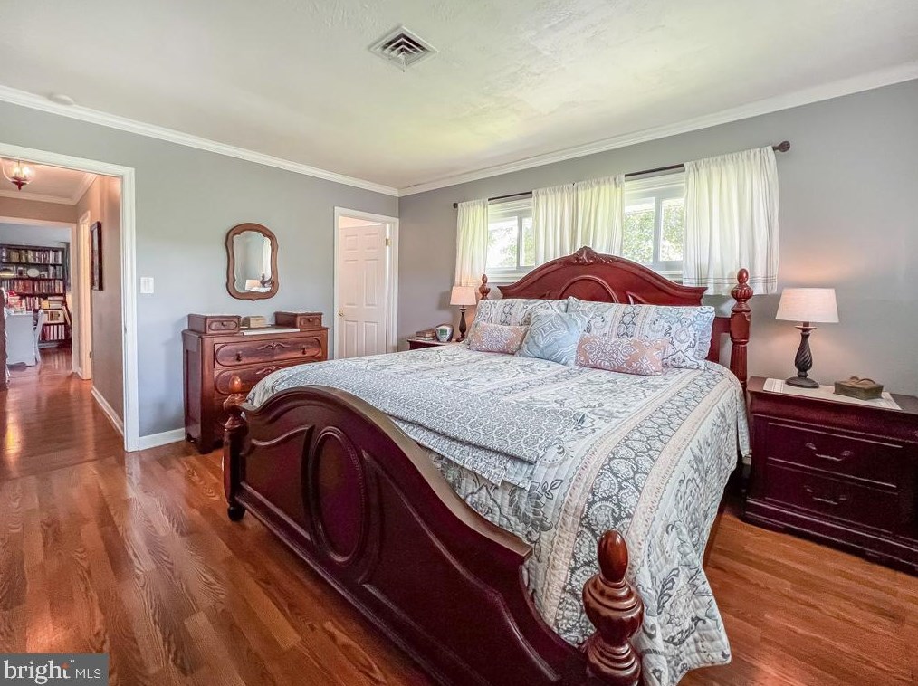 41 Sugarplum Rd, Levittown PA 19056-2220 exterior