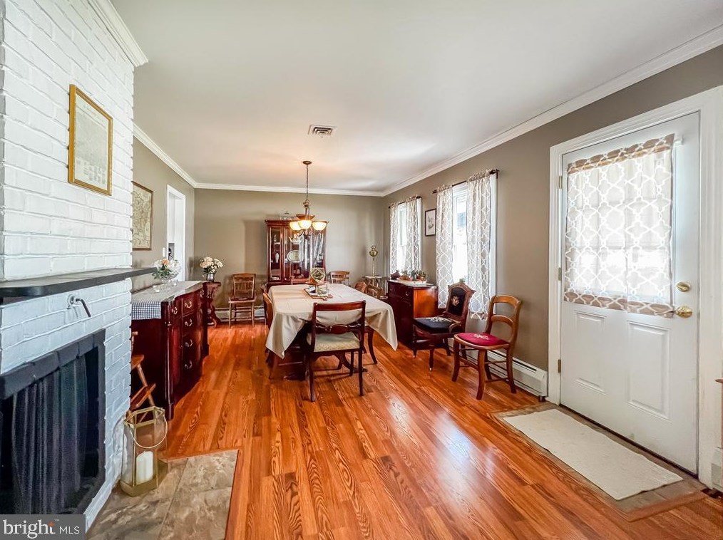 41 Sugarplum Rd, Levittown PA 19056-2220 exterior