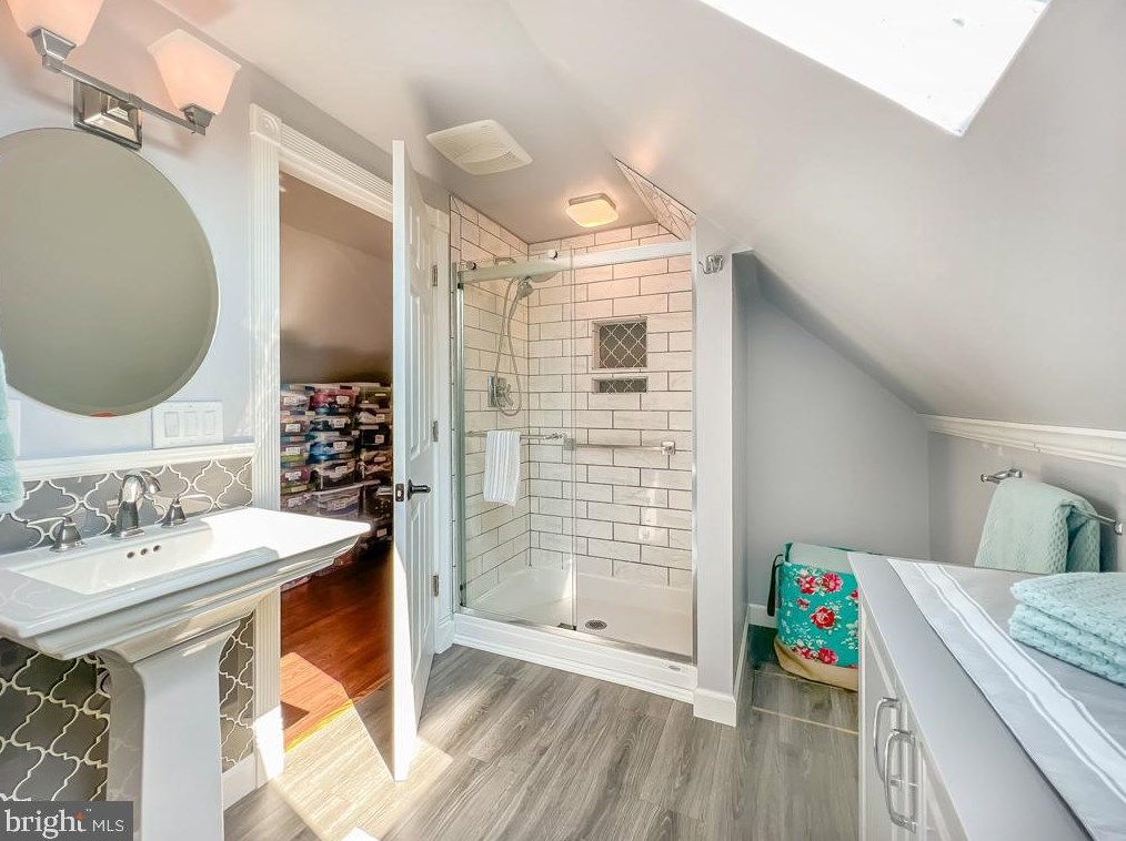 41 Sugarplum Rd, Levittown PA 19056-2220 exterior