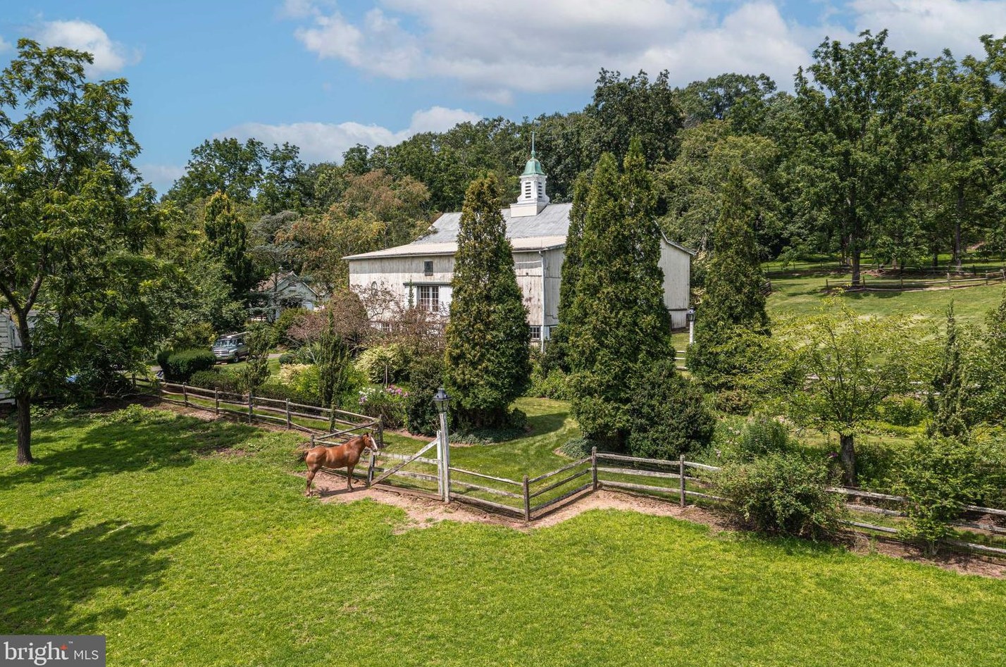 62 Thompson Ml Rd, Upper Makefield PA 18940-9627 exterior