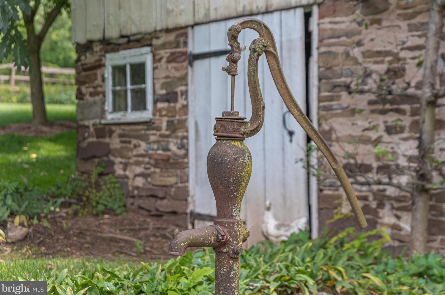 62 Thompson Ml Rd, Upper Makefield PA 18940-9627 exterior