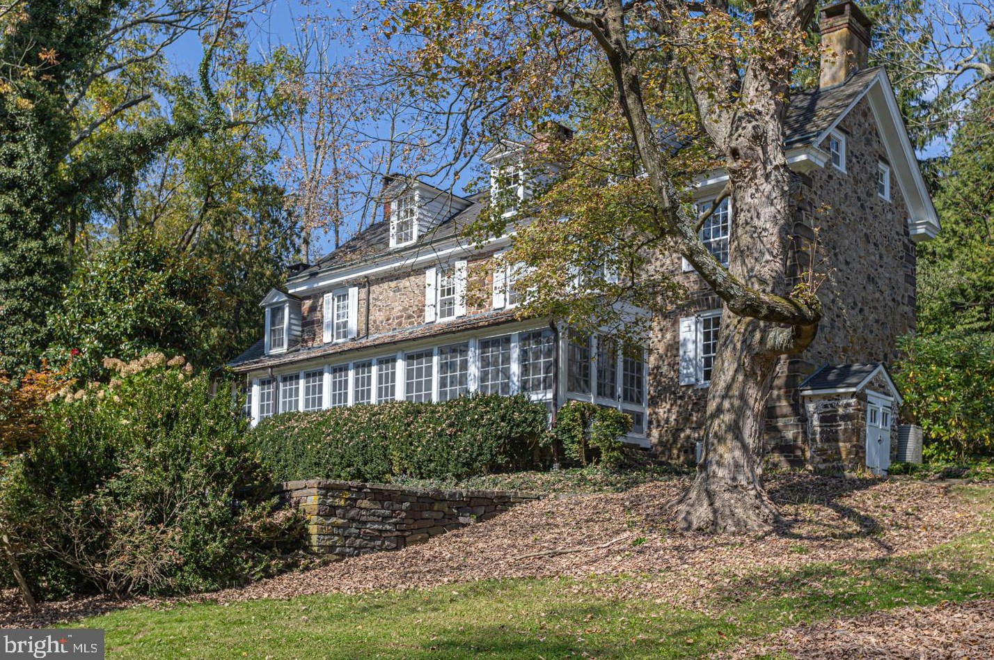 62 Thompson Ml Rd, Upper Makefield PA 18940-9627 exterior