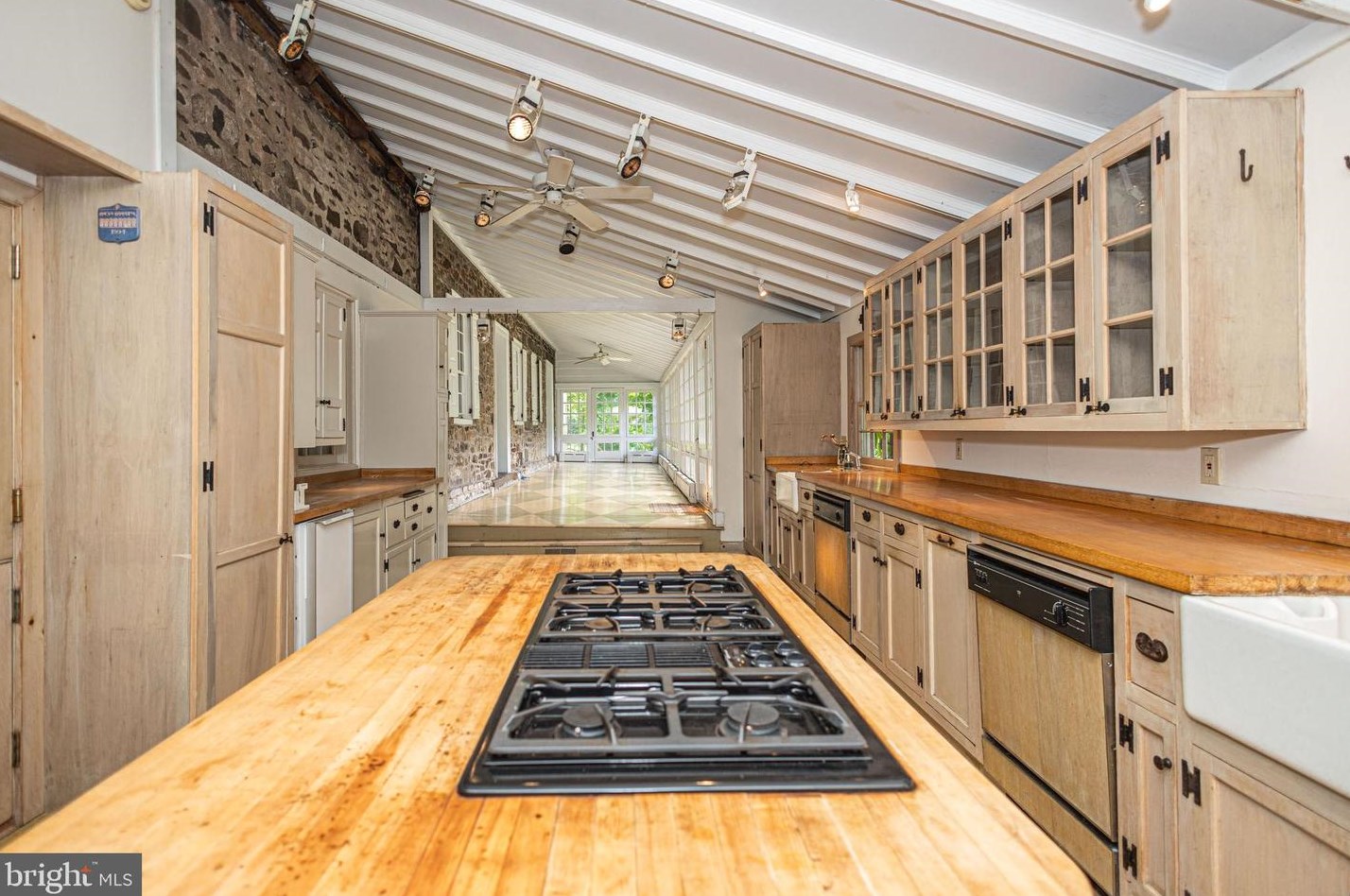 62 Thompson Ml Rd, Upper Makefield PA 18940-9627 exterior