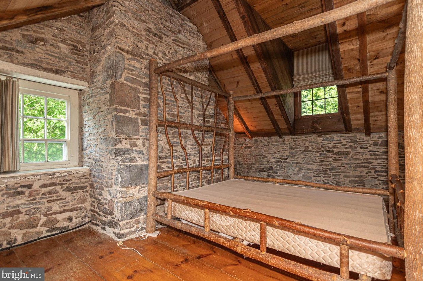 62 Thompson Ml Rd, Upper Makefield PA 18940-9627 exterior