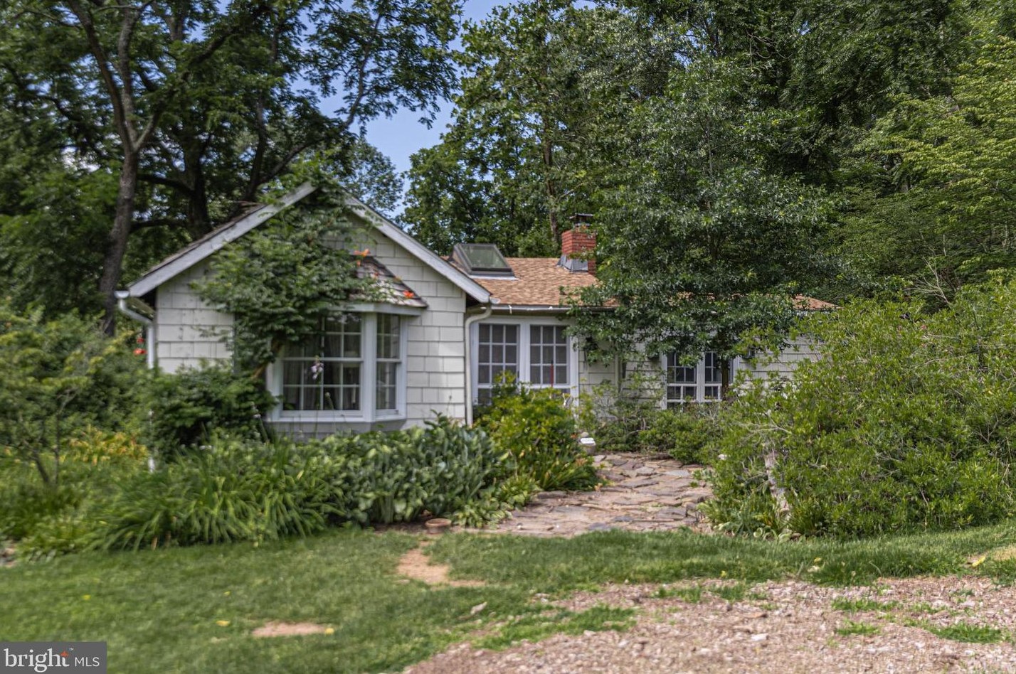 62 Thompson Ml Rd, Upper Makefield PA 18940-9627 exterior