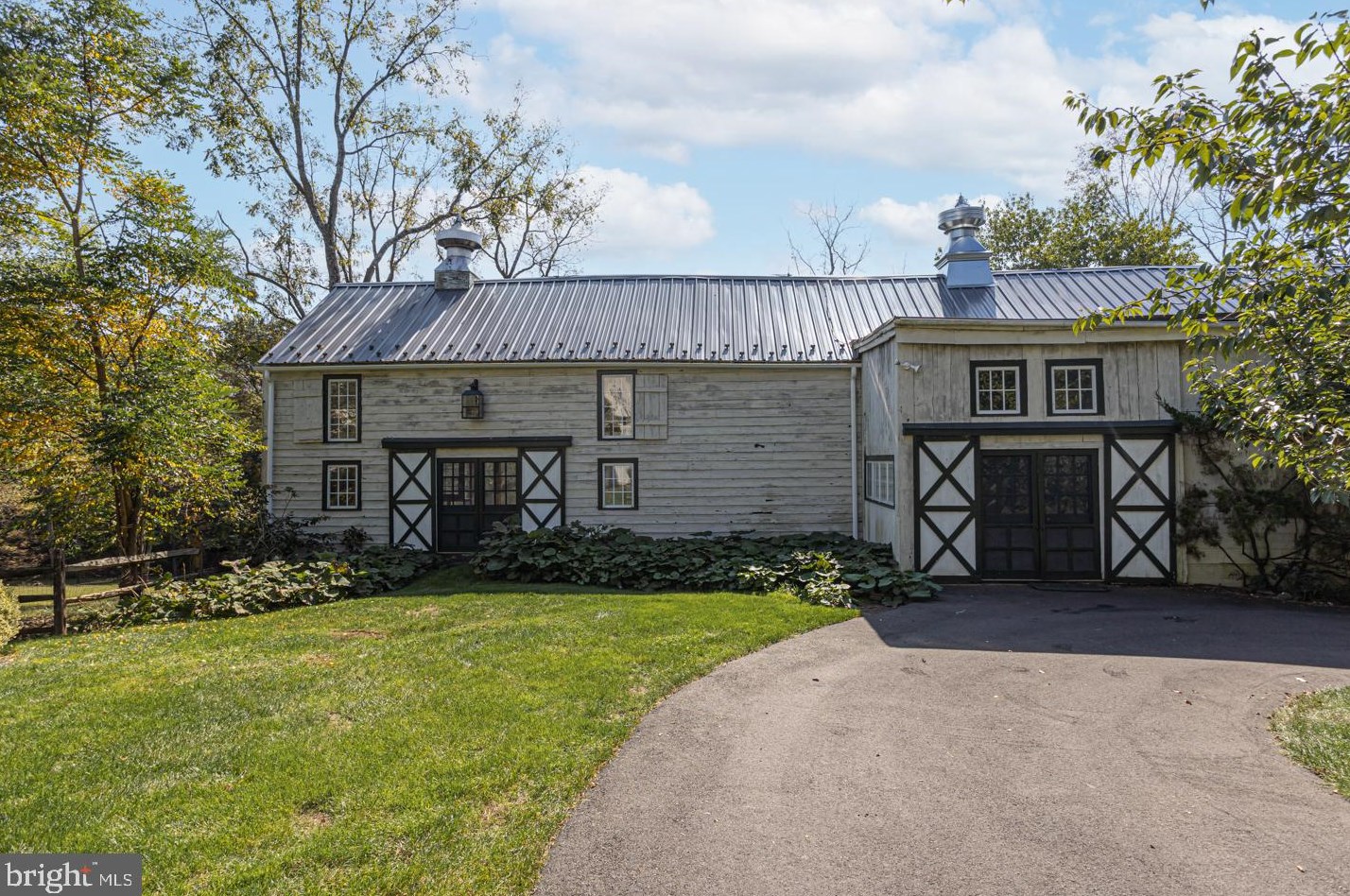 62 Thompson Ml Rd, Upper Makefield PA 18940-9627 exterior