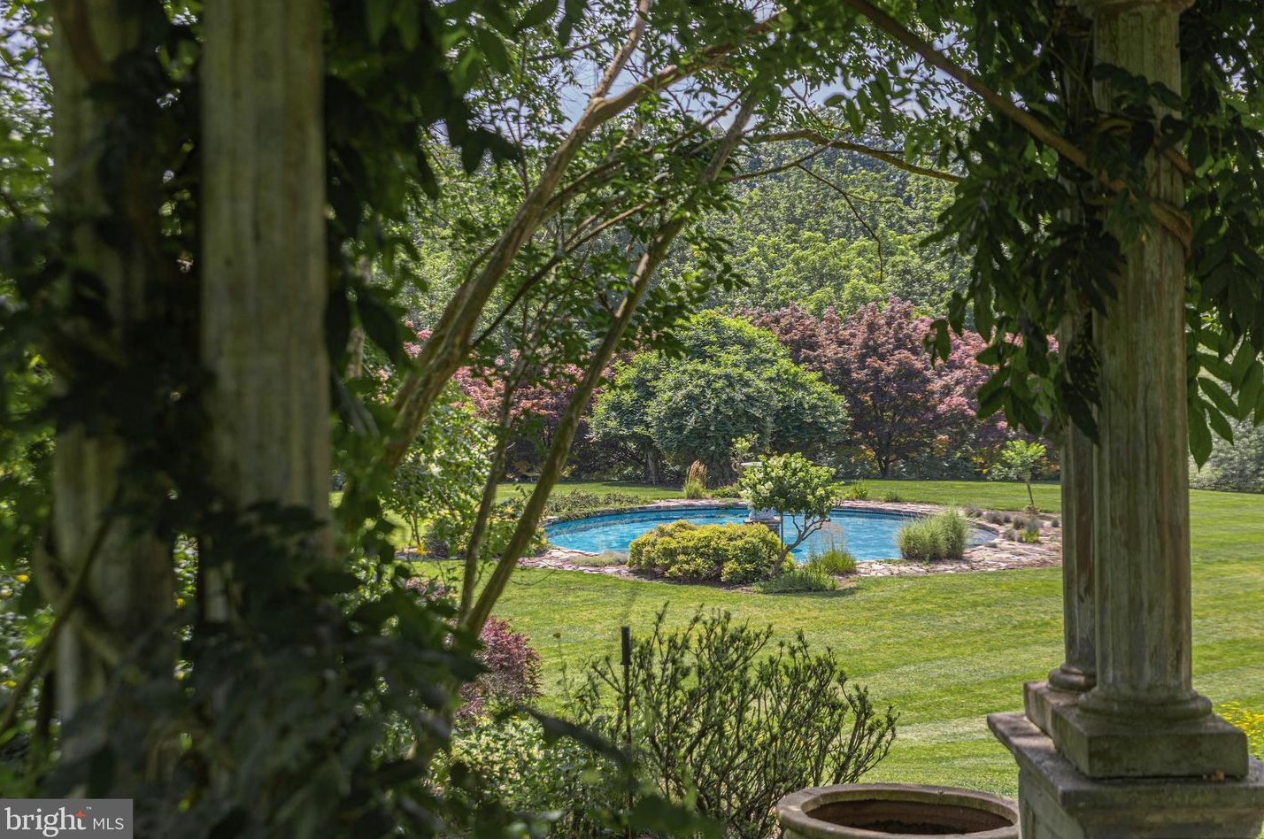 62 Thompson Ml Rd, Upper Makefield PA 18940-9627 exterior