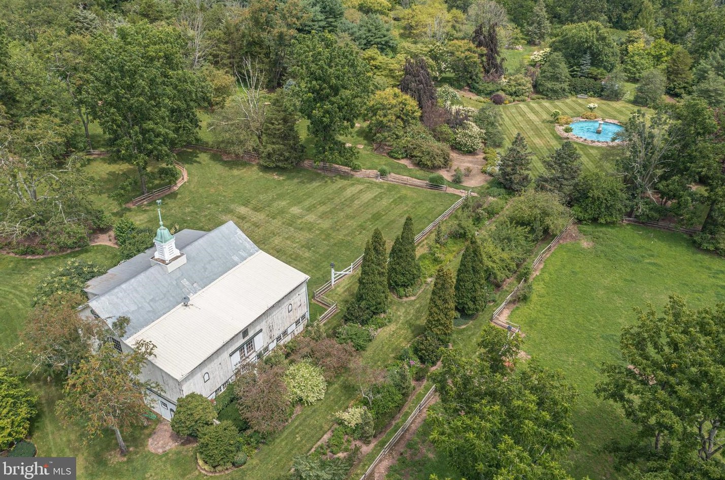 62 Thompson Ml Rd, Upper Makefield PA 18940-9627 exterior