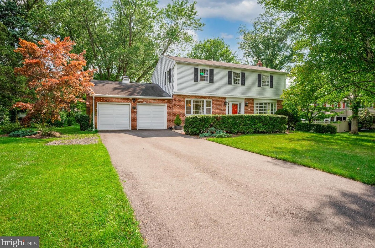 10 Walnut Ln, Gardenville, PA