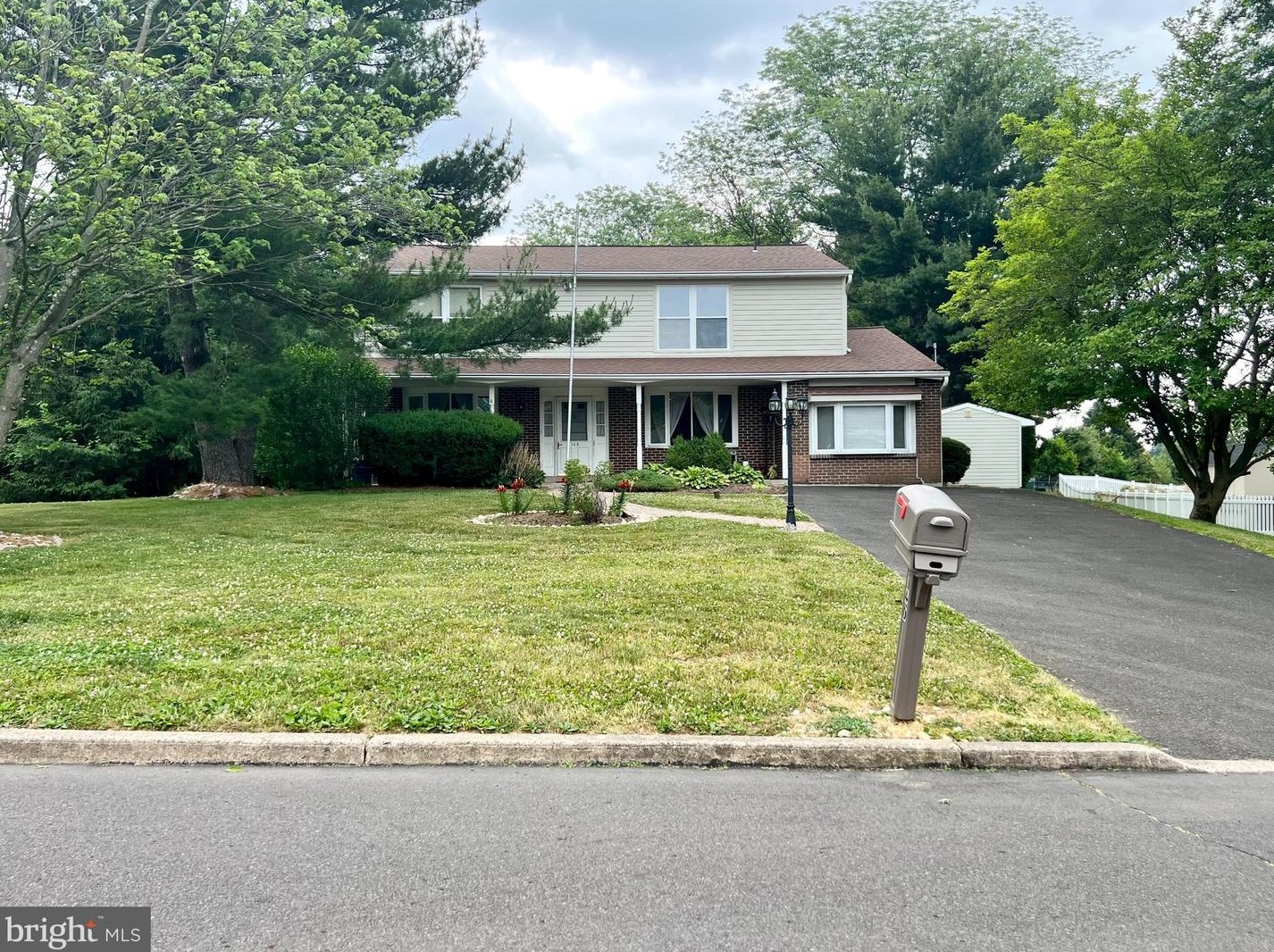 140 Woodland Dr, Southampton, PA 18966
