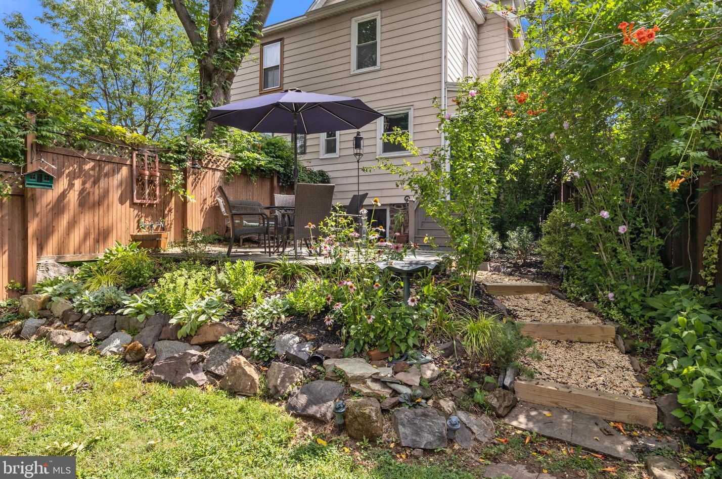 26 Chancellor St, Upper Makefield PA 18940-2107 exterior