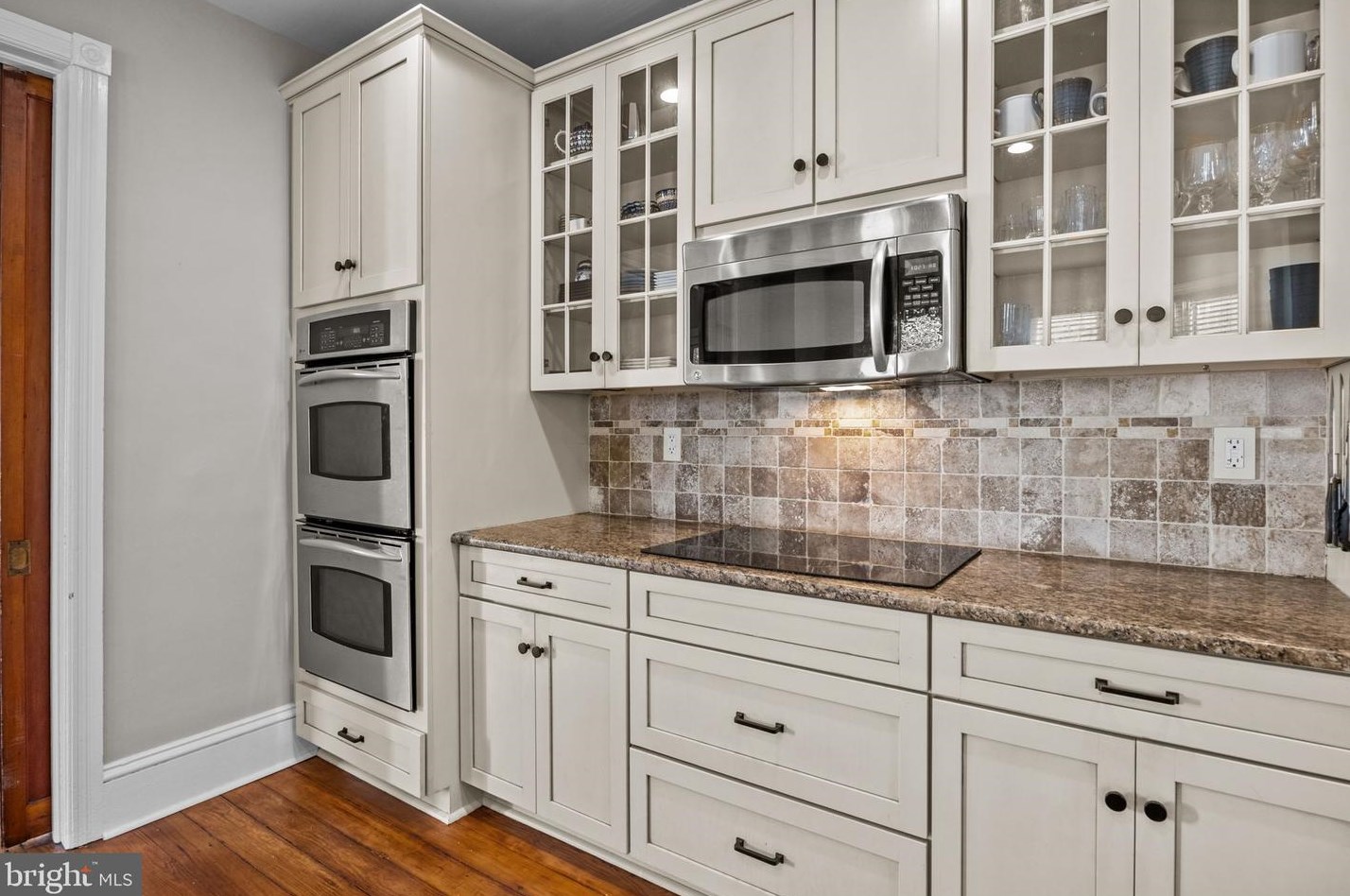 26 Chancellor St, Upper Makefield PA 18940-2107 exterior