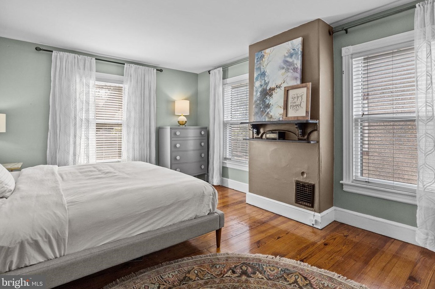 26 Chancellor St, Upper Makefield PA 18940-2107 exterior