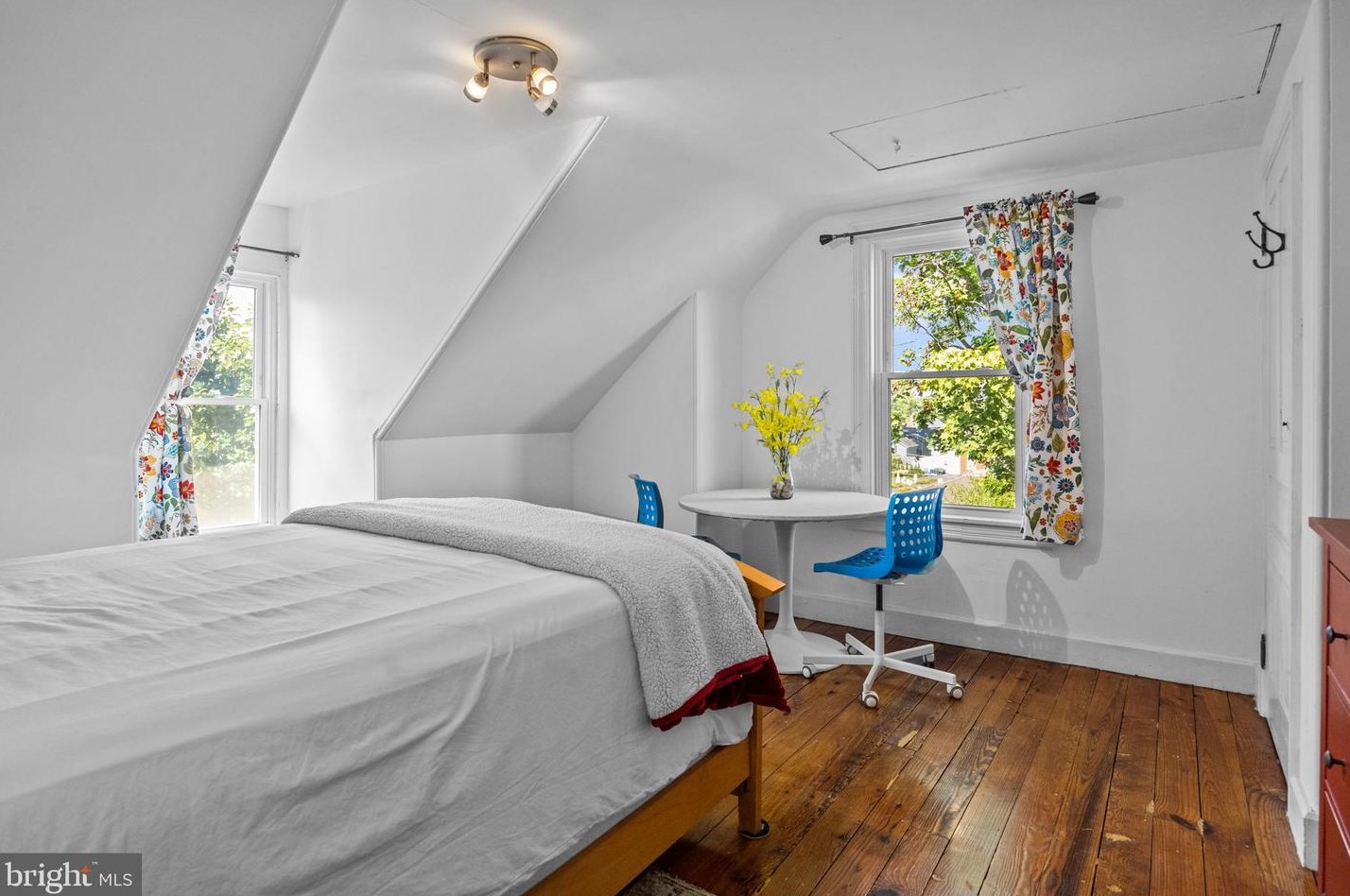 26 Chancellor St, Upper Makefield PA 18940-2107 exterior