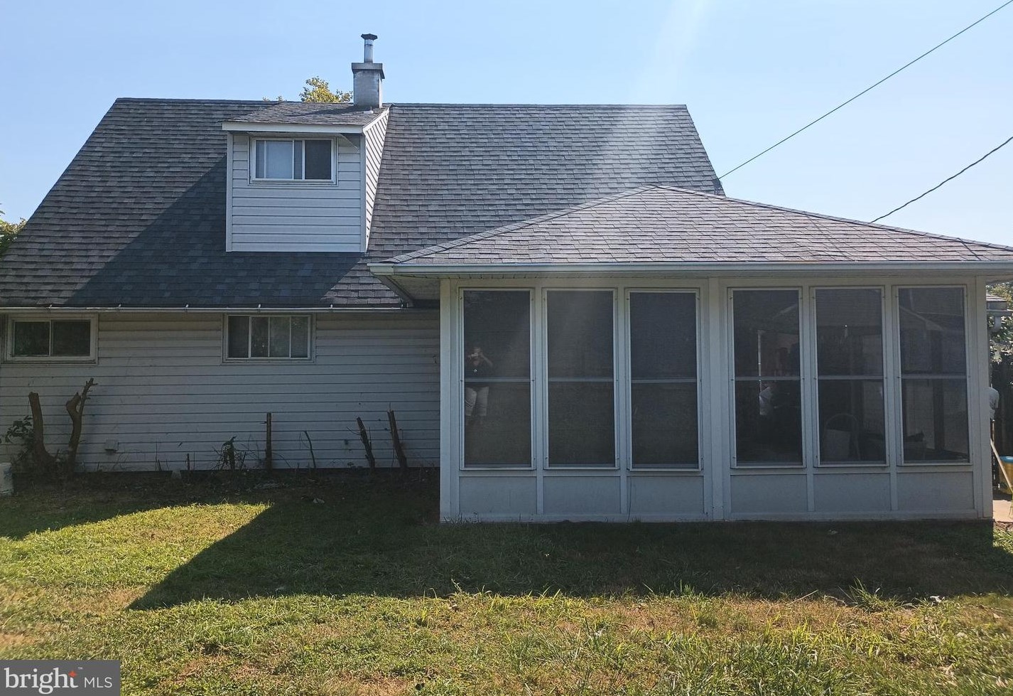 29 Kentucky Ln, Levittown, PA 19055-2401