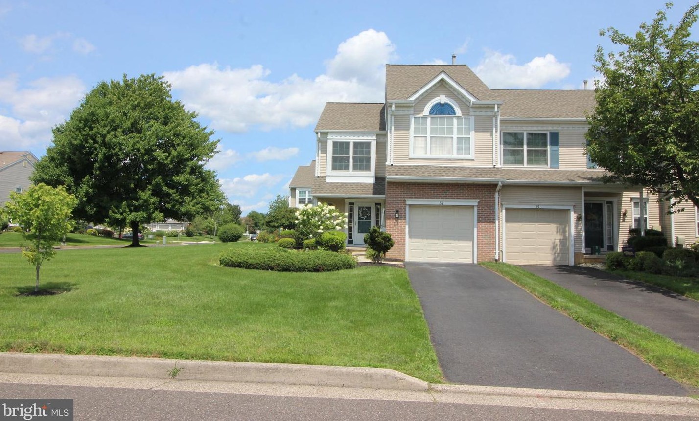 36 Honey Locust Ln, Upper Makefield, PA 18940