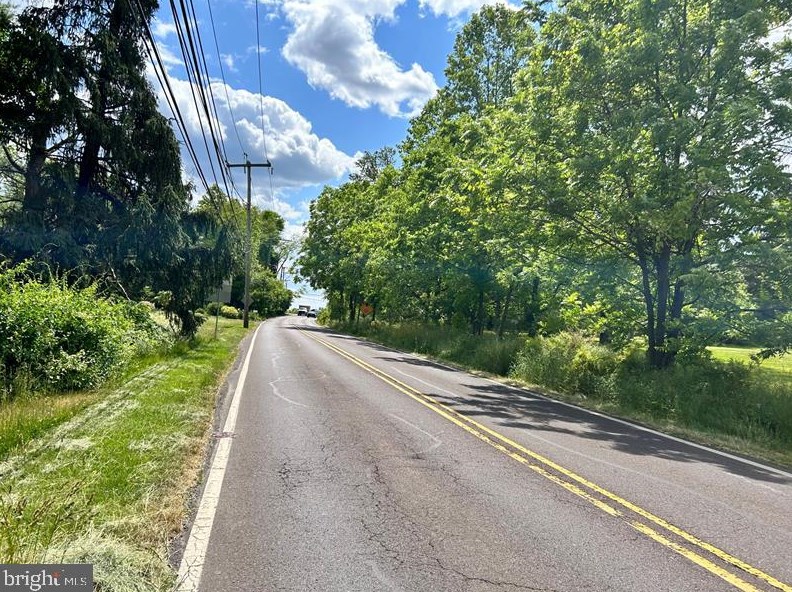 11 Stoopville Rd, Upper Makefield PA 18940-9212 exterior