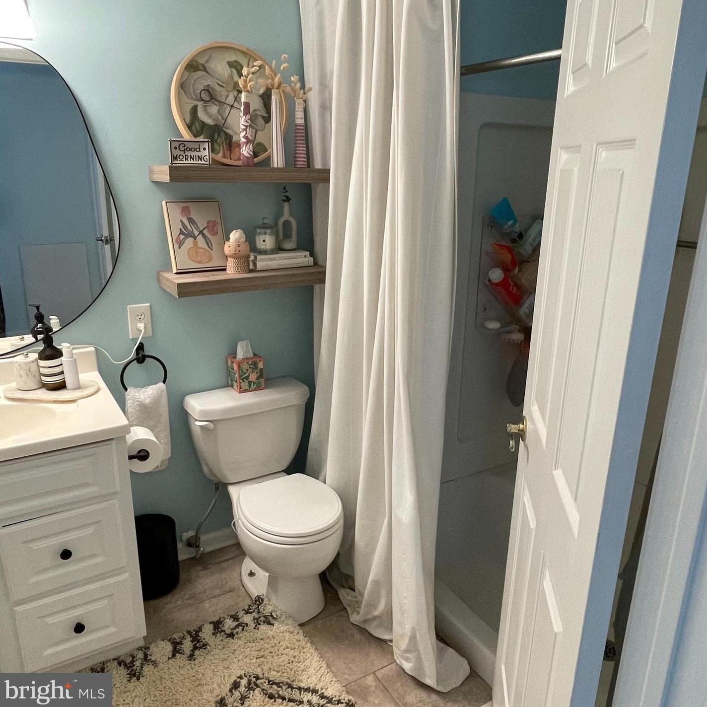 407 Diamond Dr, Upper Makefield PA 18940-2430 exterior