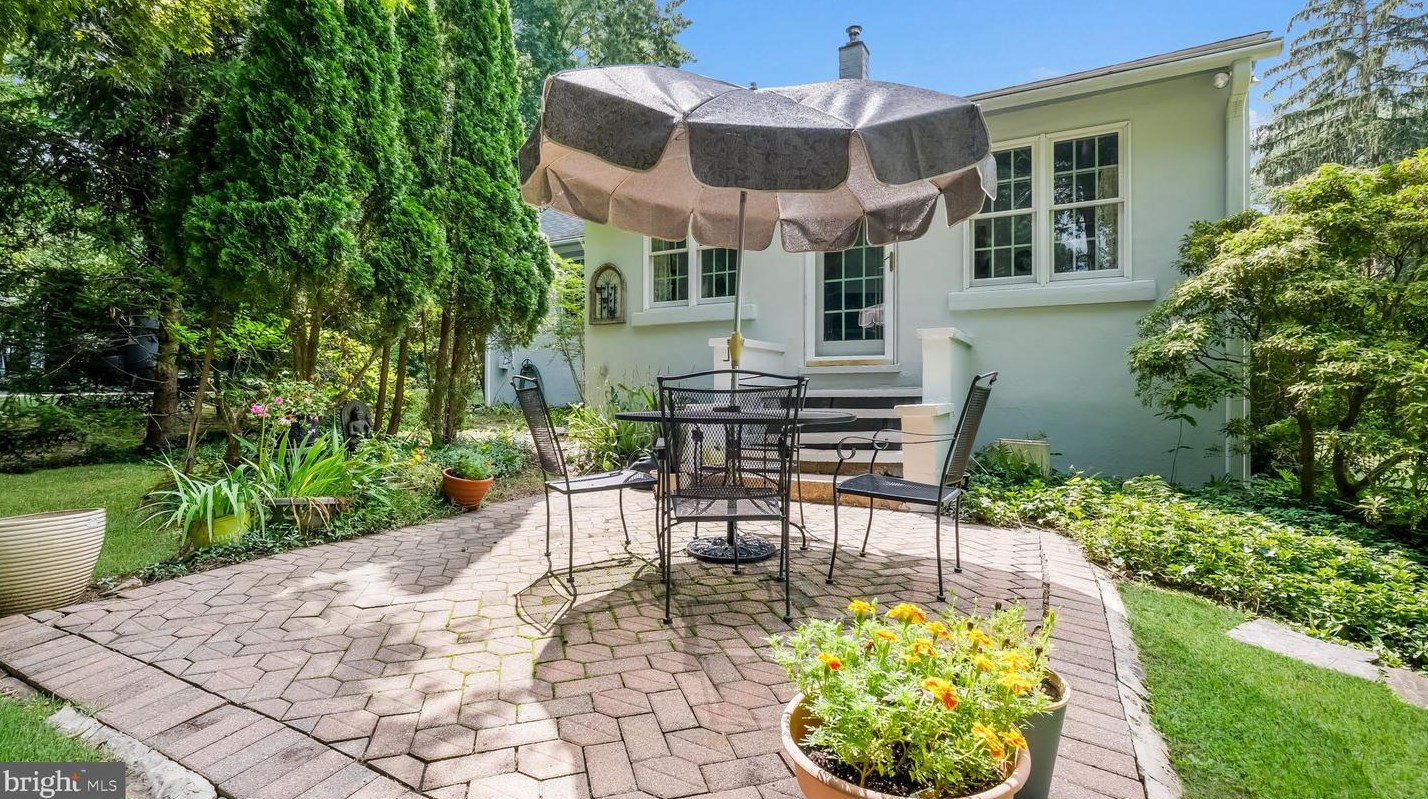 113 Frost Ln, Upper Makefield PA 18940-1689 exterior