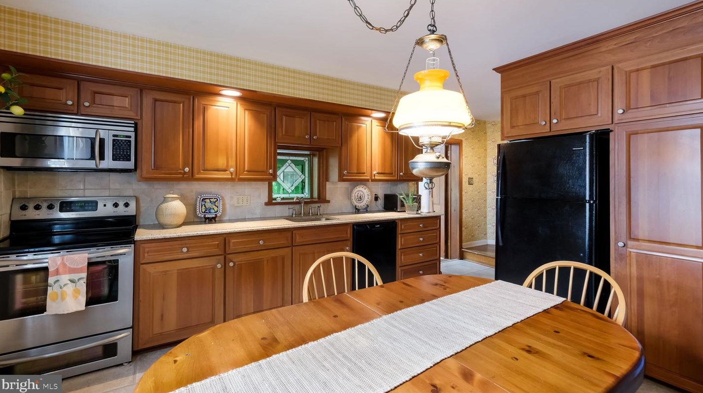 113 Frost Ln, Upper Makefield PA 18940-1689 exterior