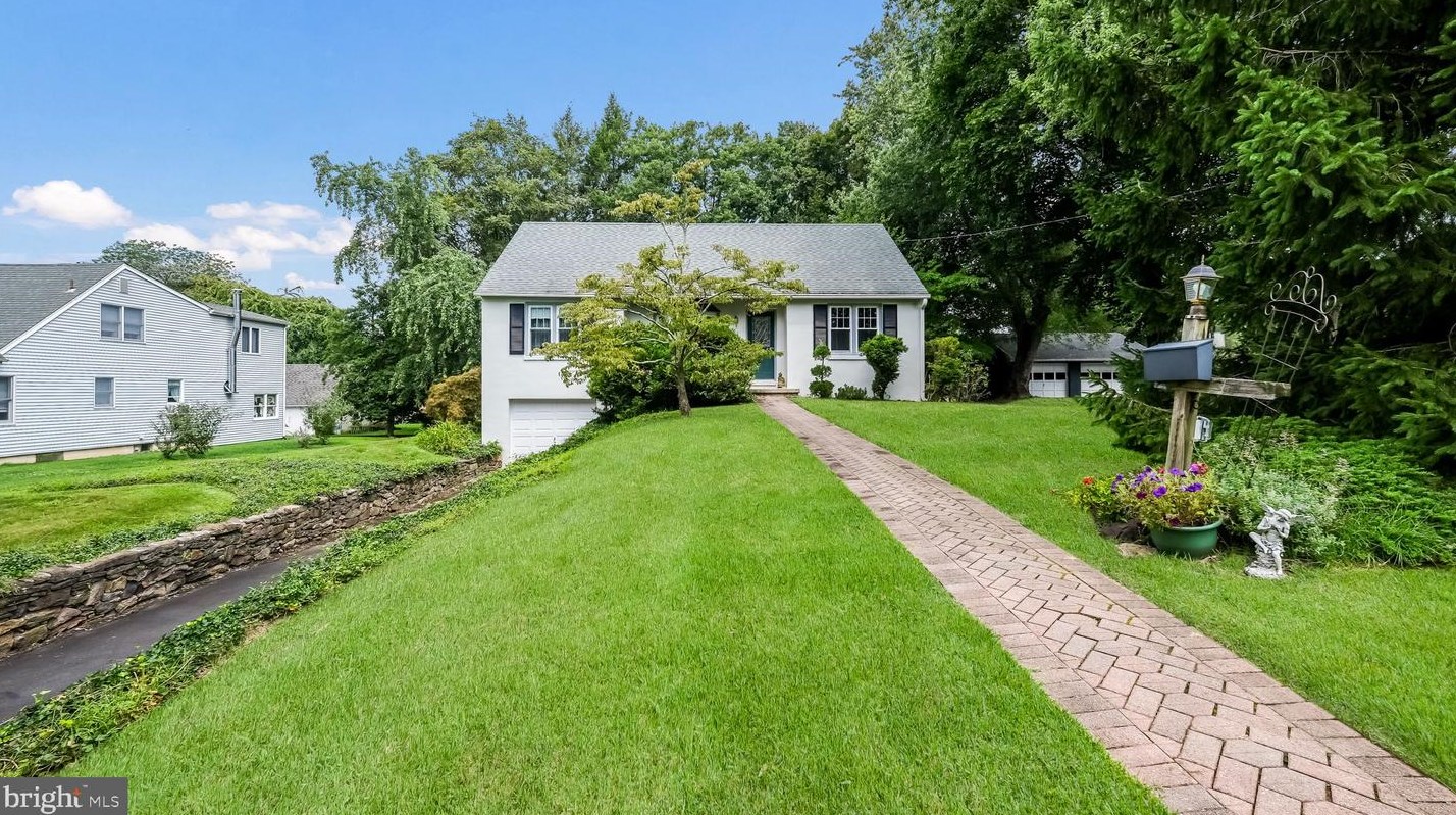 113 Frost Ln, Upper Makefield PA 18940-1689 exterior