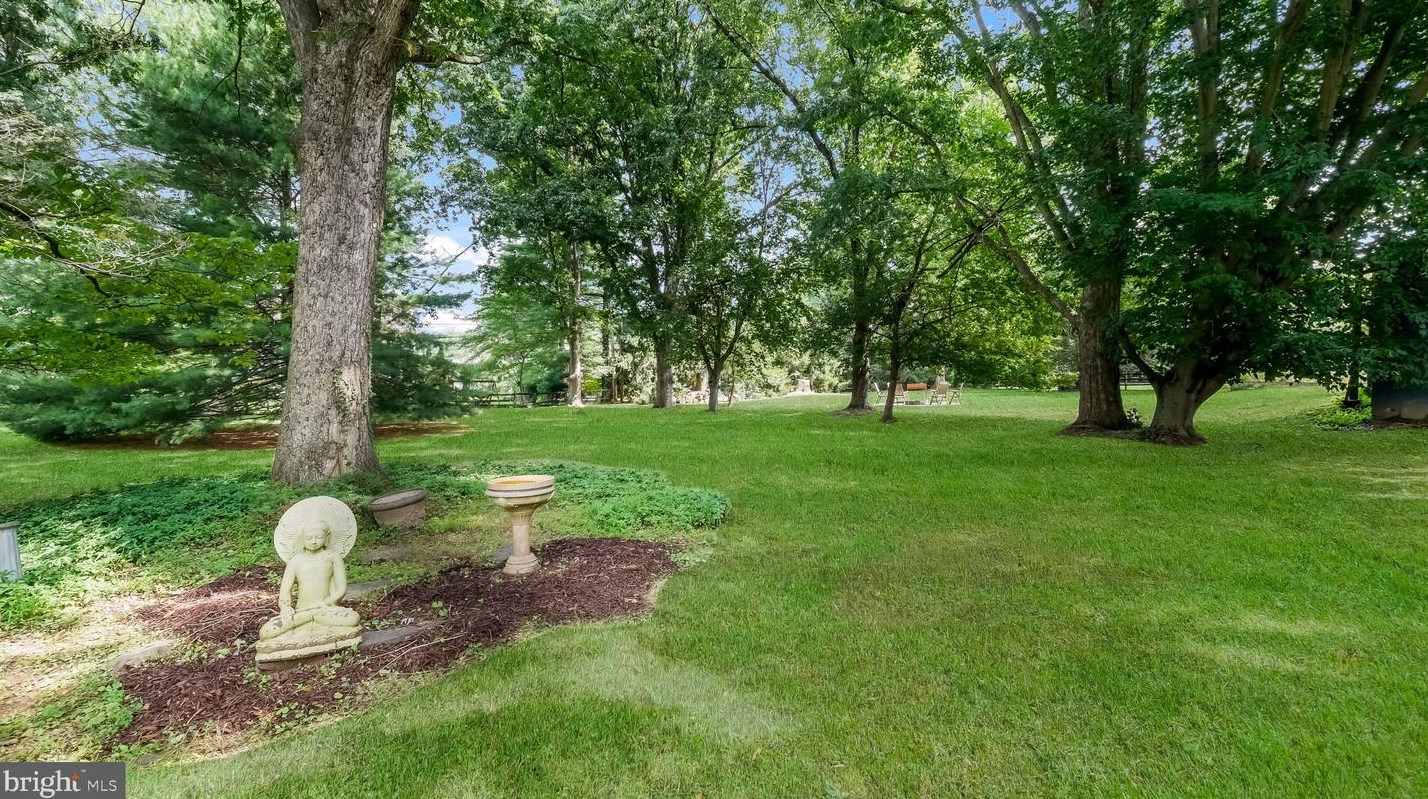 113 Frost Ln, Upper Makefield PA 18940-1689 exterior