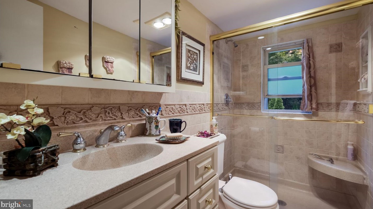 113 Frost Ln, Upper Makefield PA 18940-1689 exterior