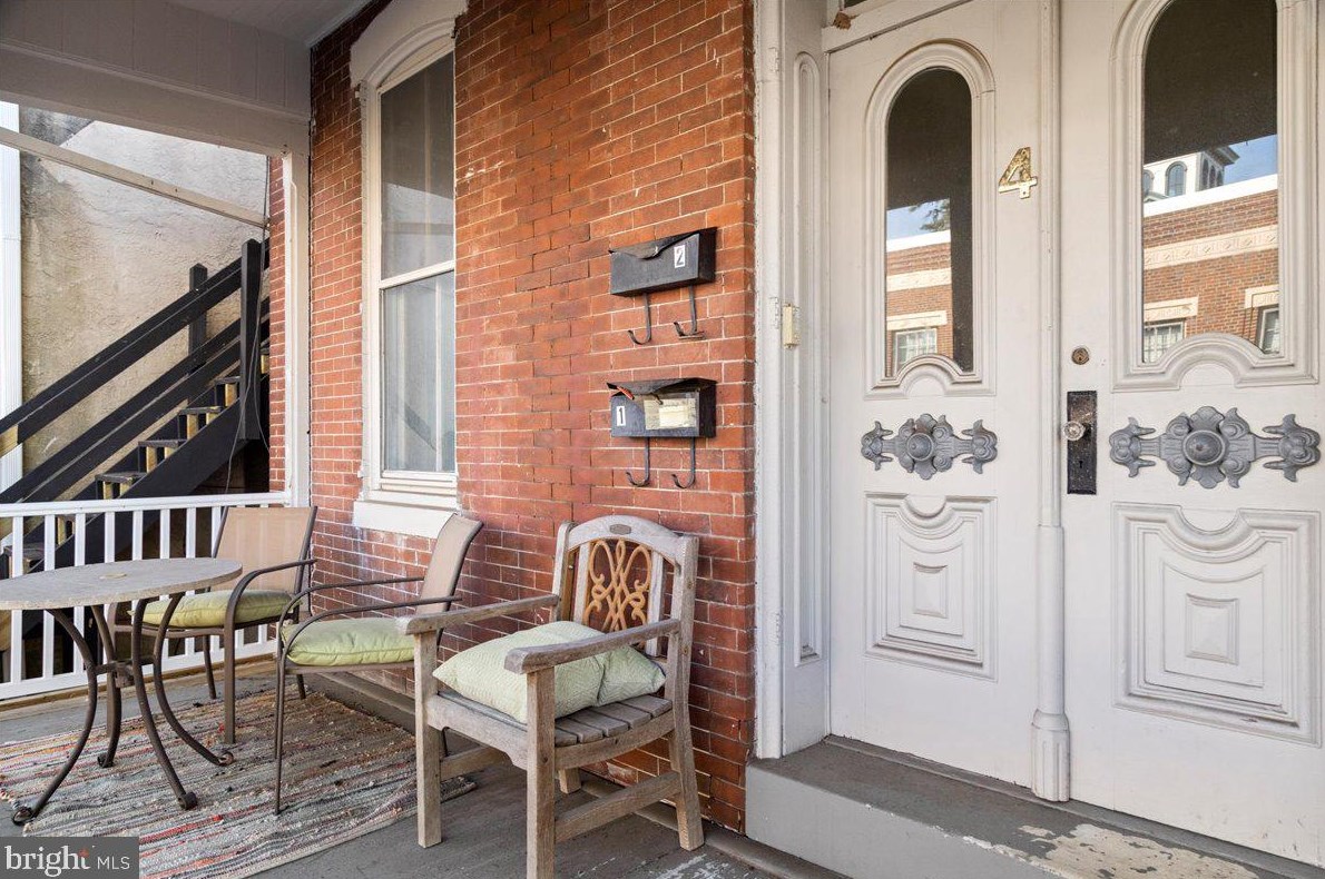4 Maple Ave, Sellersville, PA 18960-2334