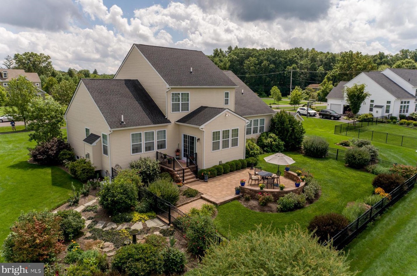 302 Tinsman Dr, Perkasie, PA 18944-4422
