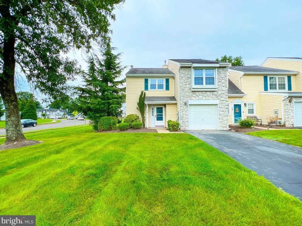 446 Sterling Ct, Southampton, PA 18966