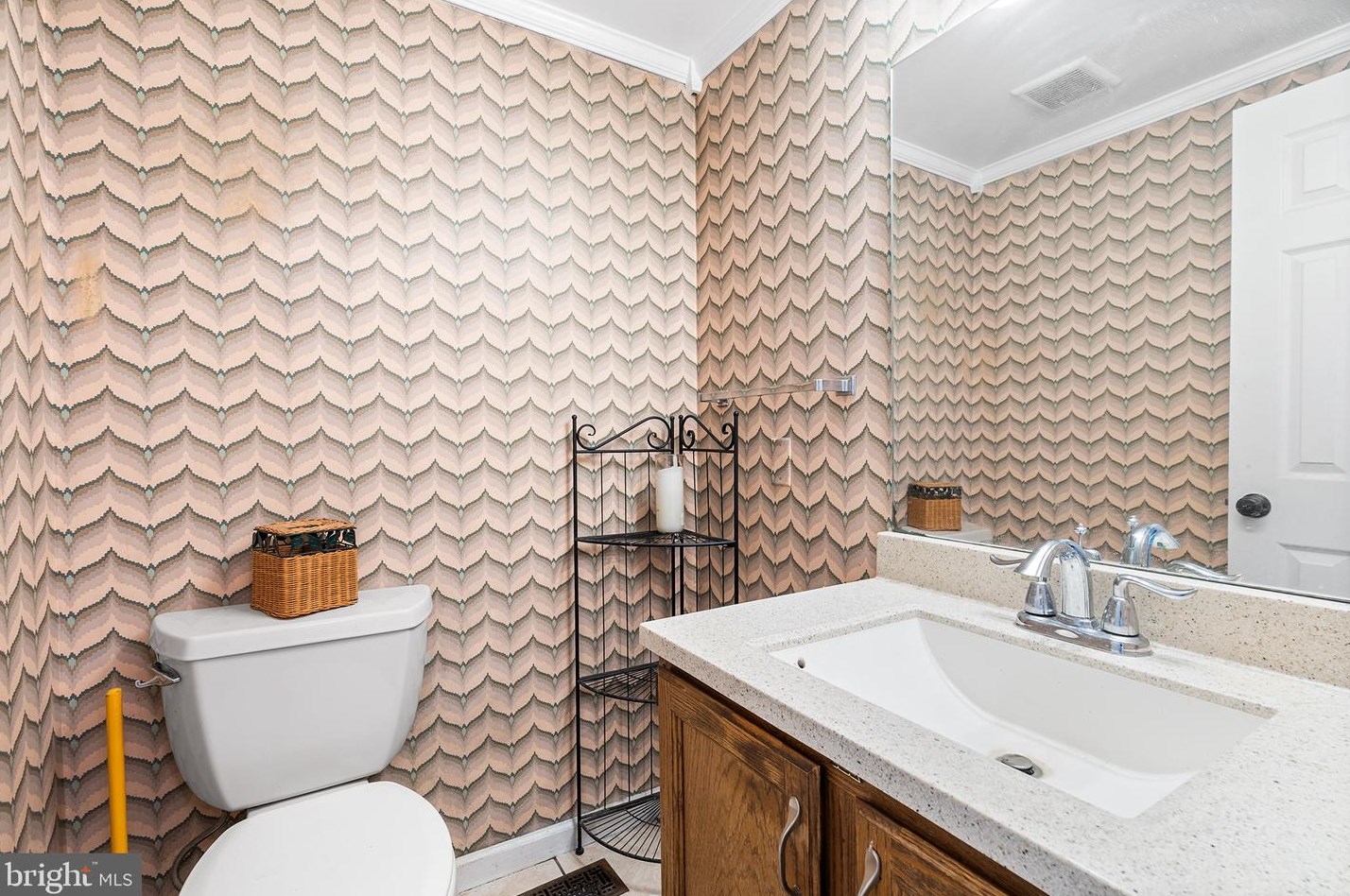 2049 Wellington Rd, Upper Makefield PA 18940-3710 exterior